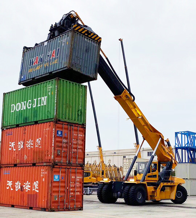 XCMG 45 ton pure electric container reach stacker crane XCS4531E new energy mobile port machinery