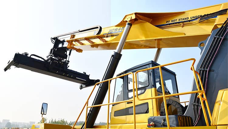 XCMG 45 ton pure electric container reach stacker crane XCS4531E new energy mobile port machinery