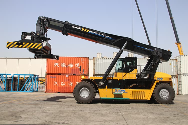 XCMG 45 ton reach stacker container loading equipment XCS4535K For Sale