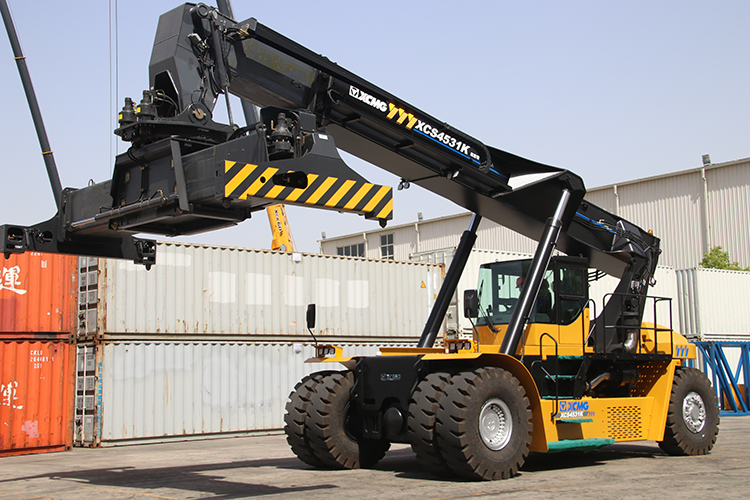 XCMG 45 ton reach stacker container loading equipment XCS4535K For Sale