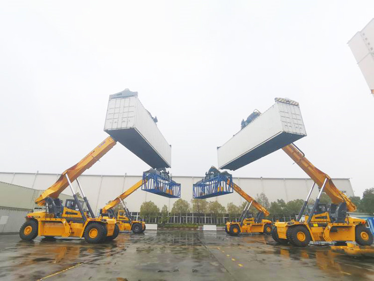 XCMG 45 Ton Diesel Reach Stacker For Containers China Port Container Reach Stacker XCS45 Price