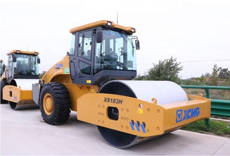 XCMG Official XD123 double drum vibratory road roller 12 ton compactor machine price