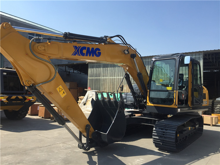 XCMG 15 Ton Excavators Machine XE155D With Excavator Hydraulic Hammer Attachments Price