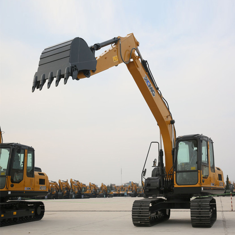 XCMG 15 ton excavators China small hydraulic crawler excavator with Cummins engine XE155DK for sale