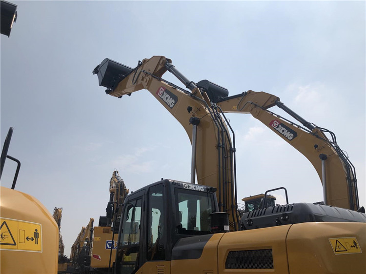 XCMG 25 ton Chinese Cheap Hydraulic Crawler Excavator Machine with Excavator Attachments XE245DK