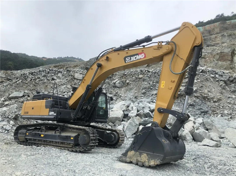 XCMG 50 Ton Large Mining Excavator XE520DK With Rock Breaker Excavator Machine For Sale