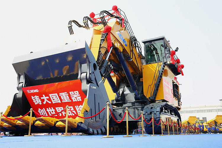 XCMG 700 ton Largest Hydraulic Mining Excavator Equipment XE7000 for sale