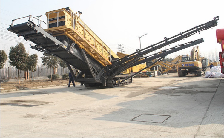 XCMG Official Mining Machinery 205 HP Mobile Screening Plant Mobile XFT1860 For Sale