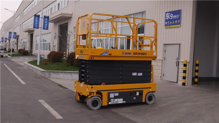 XCMG official 14m self propelled china electric drive scissor lift XG1412DC mobile machine price