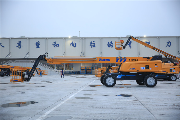 XCMG XGS43 43m hydraulic telescopic boom aerial work platform for sale