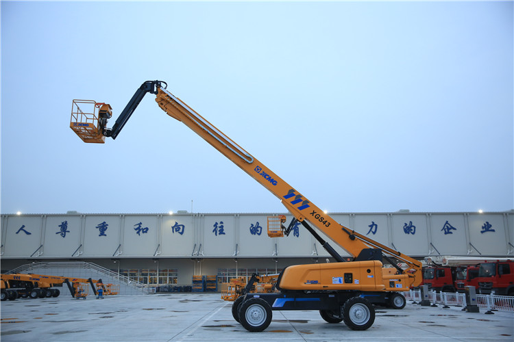 XCMG new self-propelled mobile elevating work platform XGS43 China telescopic boom lifts price