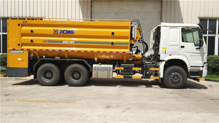 XCMG official cement powder binder spreader truck XKC163 with HOWO chassis