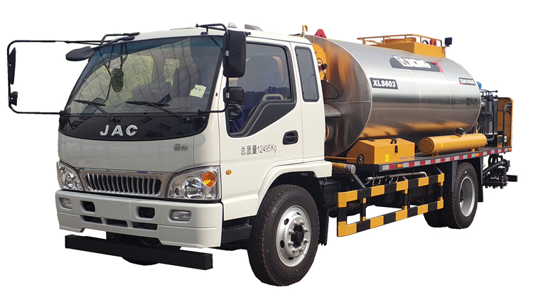 XCMG 6m3 asphalt distributor XLS603 intelligent asphalt distributor trailer truck for sale