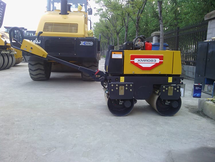 XCMG mini light road roller XMR083 China 1 ton small double drum road roller compactor machine price