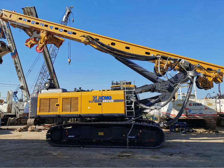 XCMG Official 70 Meter Potable Rotary Drilling Rig XR240E China Drilling Rig Machine for Sale