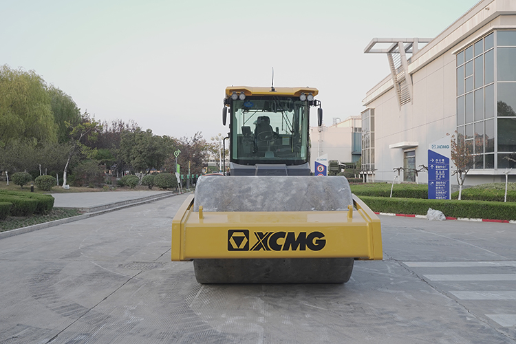 XCMG New XS265S 26 Ton Advanced Compaction Single Drum Road Roller Compactor at Bauma Show