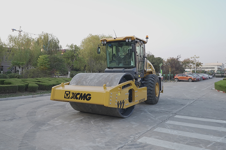 XCMG New XS265S 26 Ton Advanced Compaction Single Drum Road Roller Compactor at Bauma Show