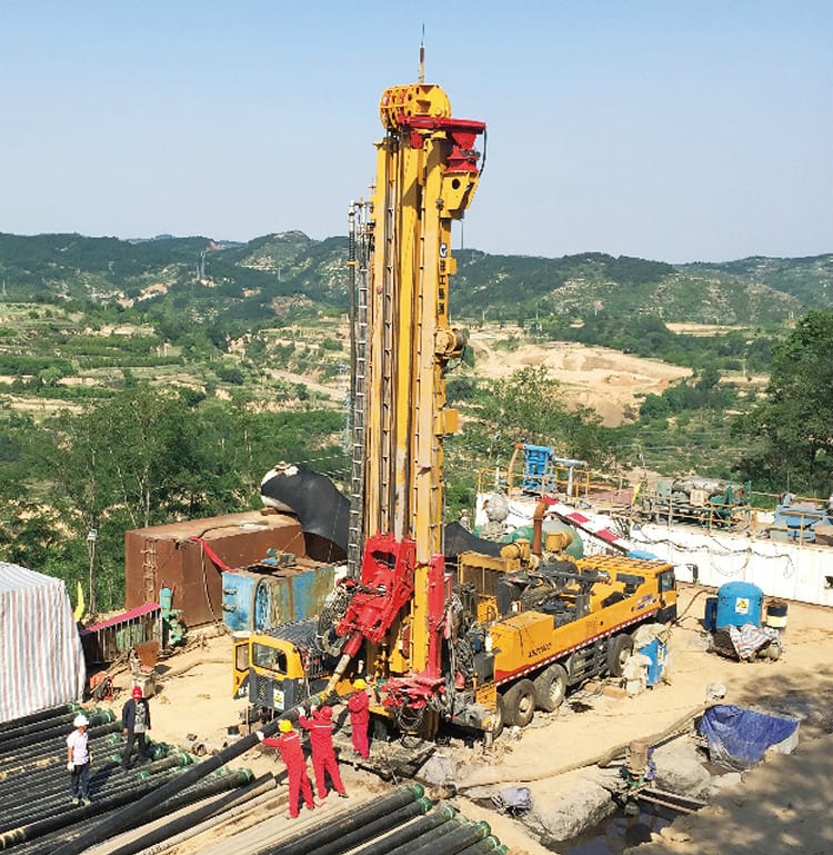 XCMG 2000m hydraulic truck mounted deep water well drilling rig XSC20/1000