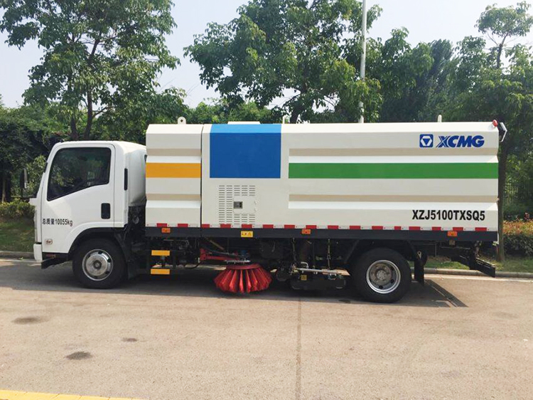 XCMG 5 ton 6200L Road Sprinkler Sweeping Truck XZJ5100TXSQ5 Sanitation Machinery price