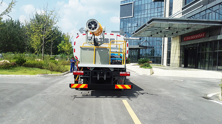 XCMG official sprinkler cleaning truck XZJ5161GQXD5 with high and low pressure water system price