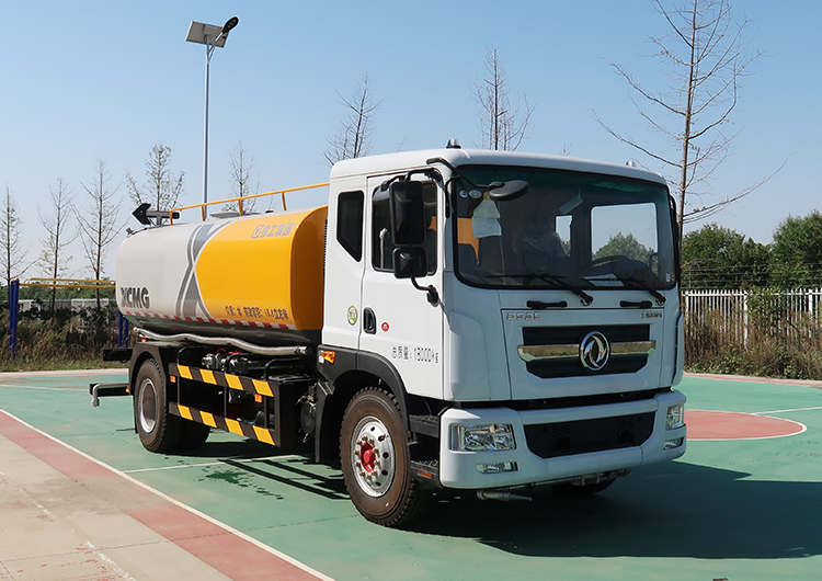 XCMG official sprinkler cleaning truck XZJ5180GSSD5 road sanitation cleaning machinery for sale