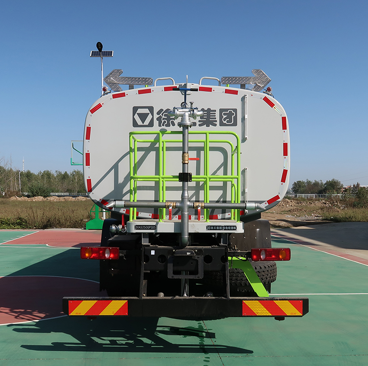 XCMG official factory 14.5L sprinkler cleaning truck XZJ5250GSSD5 road spray cleaning truck price