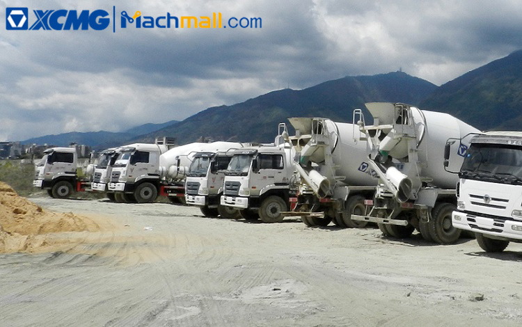 XCMG concrete machine mixer with SINOTRUK chassis XSC3311 price