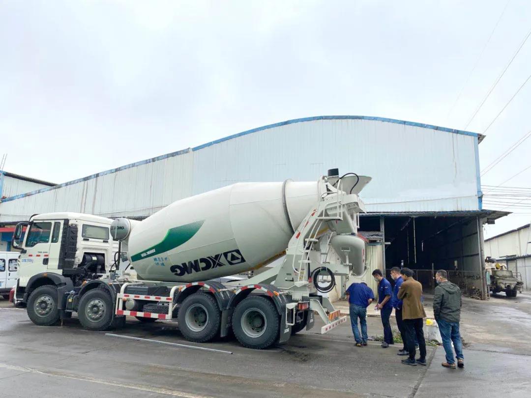 HOWO 6000 liters concrete mixer truck G06K price