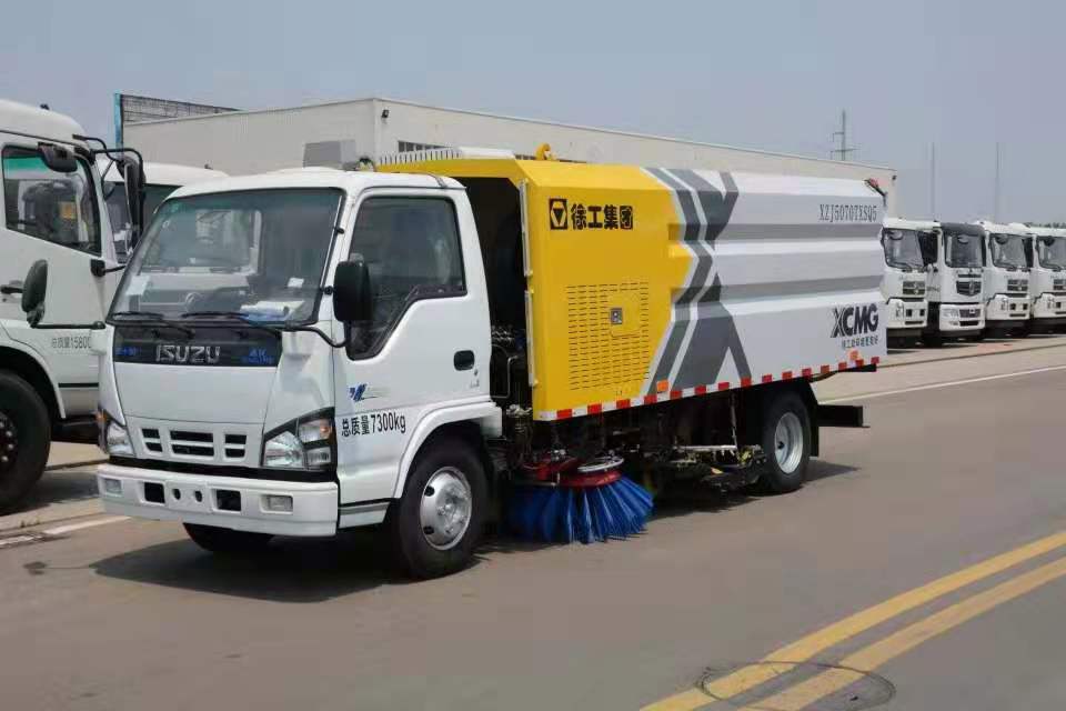 XCMG Official Manufacturer 3 tons Sprinkler Sweeping Truck XZJ5070TXSQ5 for sale