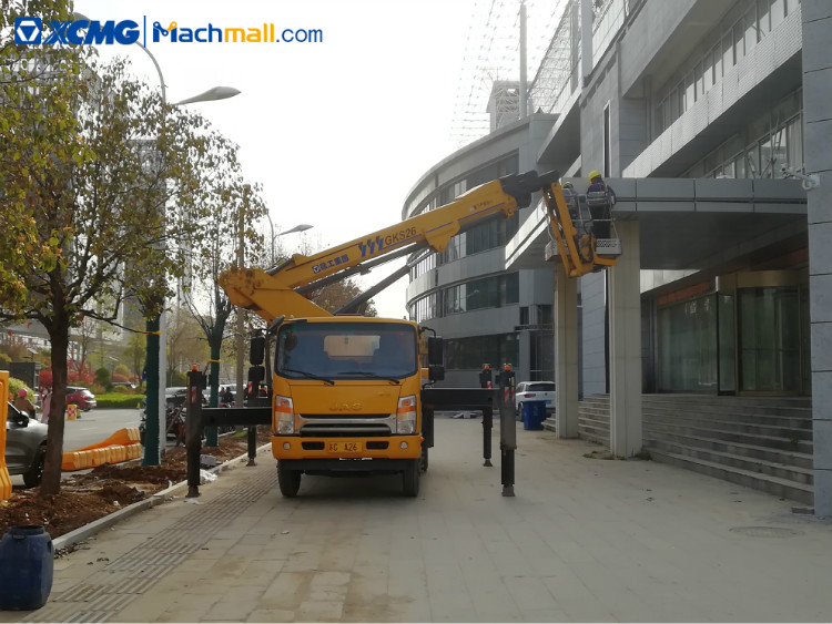 XCMG 25m rated load 300kg truck mounted boom lift for sale