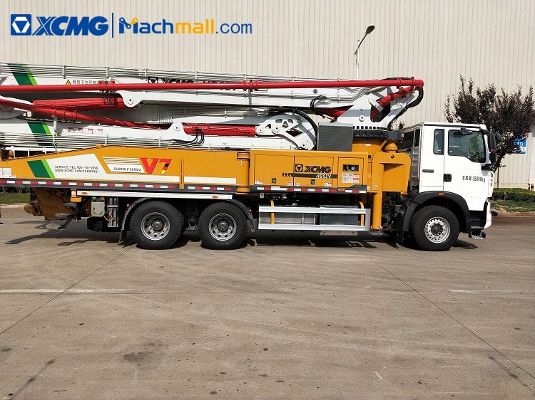 XCMG 52m concrete pump machine HB52V with HOWO chassis for sale
