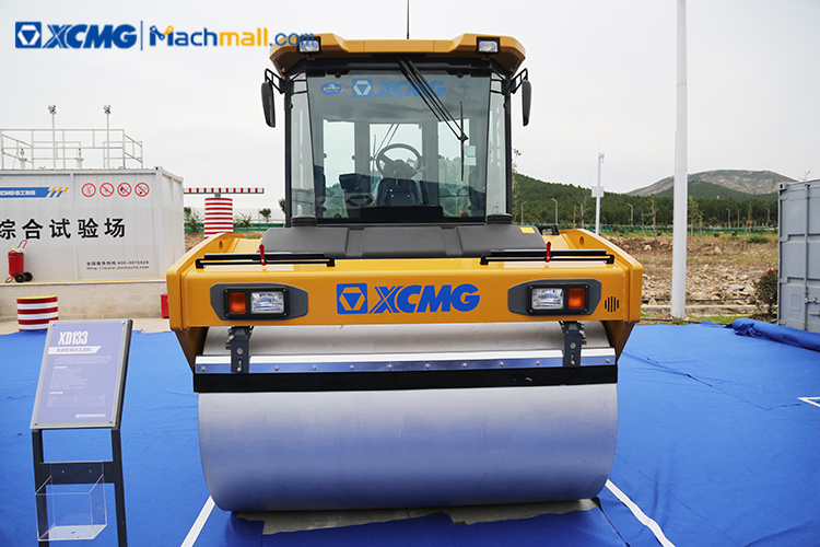 XCMG double drum vibration roller 13 ton XD133 with pdf catalog for sale