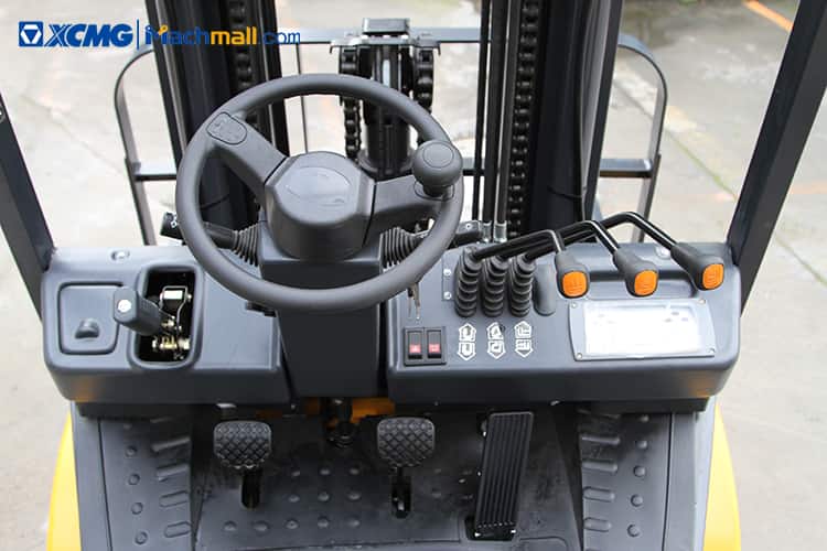 XCMG diesel forklift XLF180 6635mm mast height for warehouse sale