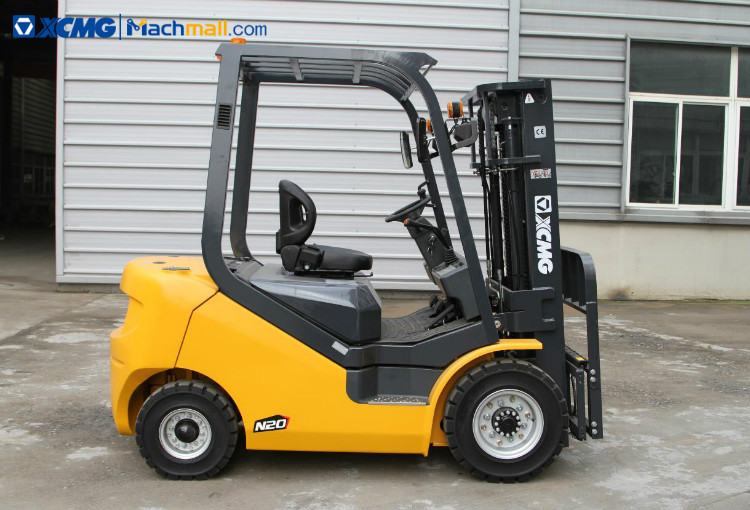 XCMG official 4*4 diesel forklift 2.5 ton 3 ton 3.5 ton with forklift part price