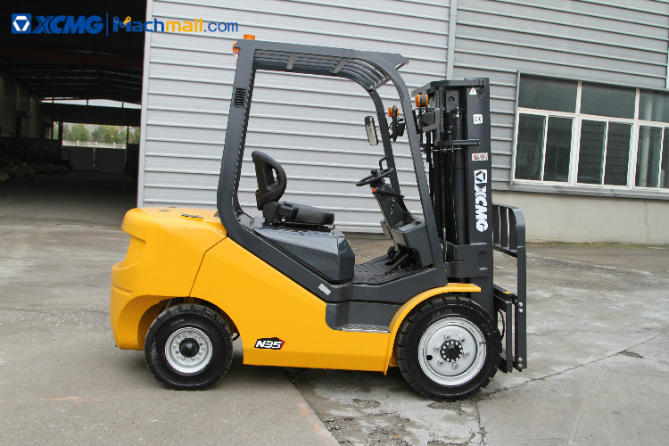 XCMG official 4*4 diesel forklift 2.5 ton 3 ton 3.5 ton with forklift part price