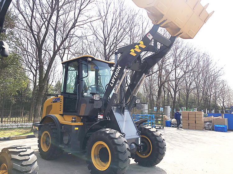 2 ton XCMG mini loader 4wd LW180K for sale