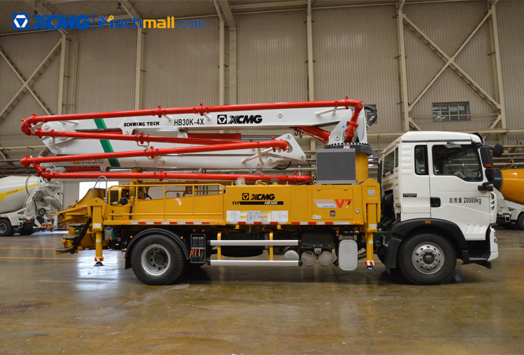 XCMG 30m small concrete pump trucks HB30K with HOWO chassis for Vietnam price