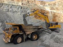 XCMG 70 Ton Mining Crawler Excavator Bucket 4.6cbm XE700D With Hydraulic Breaker For Sale