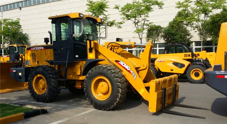XCMG Official 3t small tractor front wheel loader LW300FN price