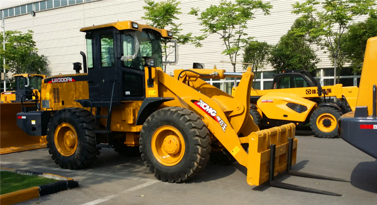 Chinese XCMG LW300FN 3ton small wheel loader with attachment price list