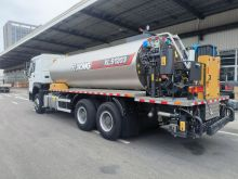 XCMG Official asphalt sprayer XLS1203 6m width road maintenance 12cbm capacity price