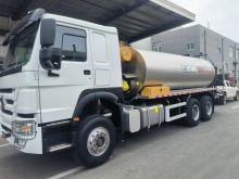 XCMG Official asphalt sprayer XLS1203 6m width road maintenance 12cbm capacity price