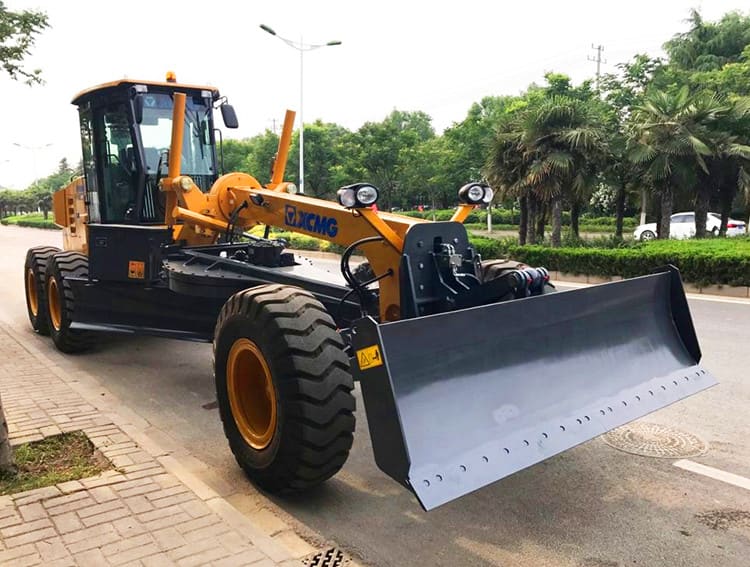 XCMG Official mini motor grader GR1003 Chinese 100HP small motor graders Cummins Engine for sale