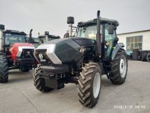 Made in China 130HP 4WD 4/6 Cylinder Walking Agricultural Machinery Farm Tractor
