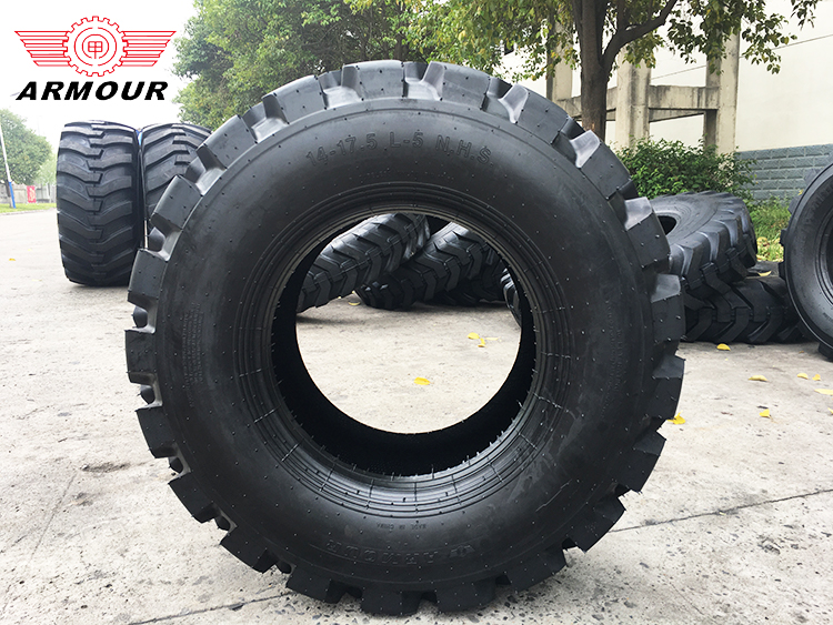 L5B 12-16.5 12.5/80-18 14/16PR 831mm diameter Amour industrial tyres for forklift sale