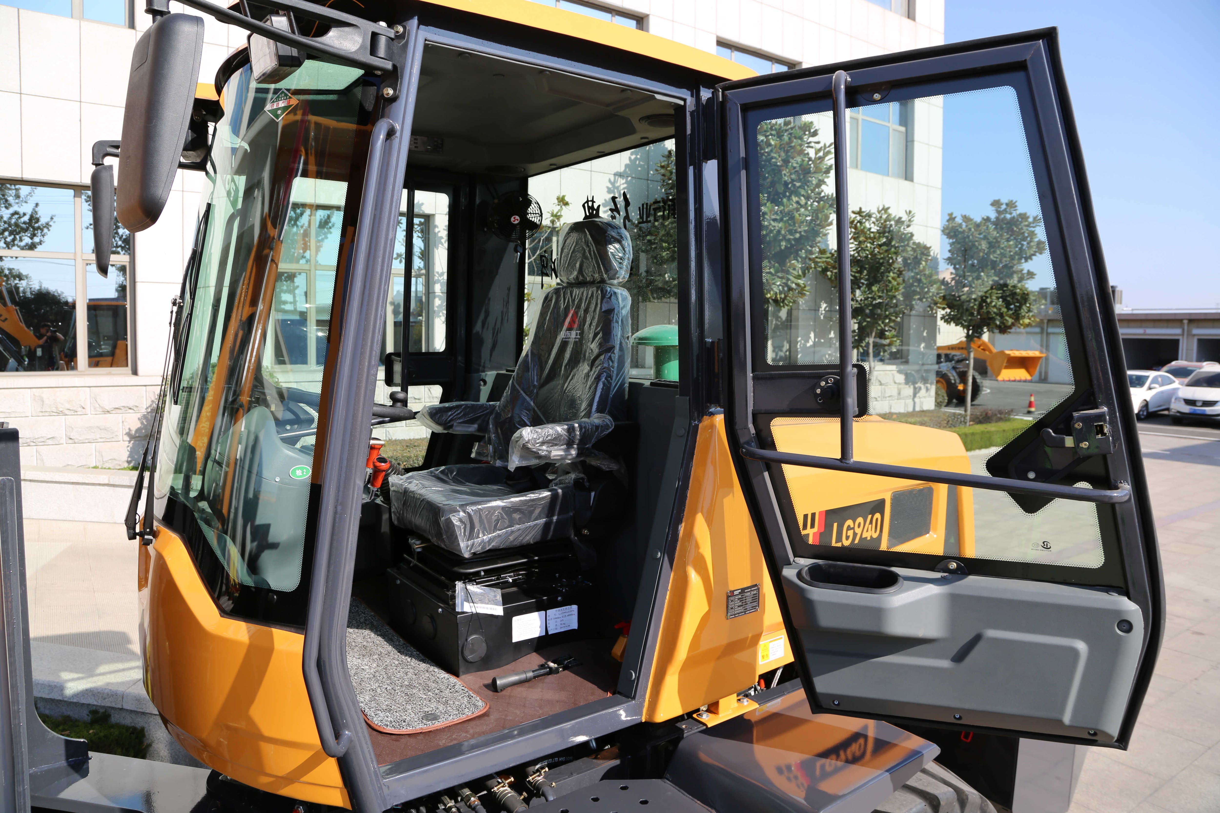 LUGONG LG940 Cost-effective Compact Wheel Loader For Sale For Construction Site