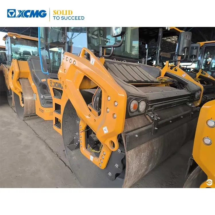 XCMG High Efficiency Used Mini Road Roller Machine XD135TIV Double Drum Road Roller Price