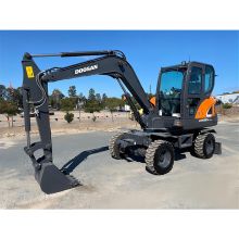 DOOSAN DX60WN Used Excavating Equipment Wheeled Excavator For Sale