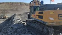 XCMG Official Secondhand Crawler Excavator Strong Power with Special Engine for Mines XE550DK Price