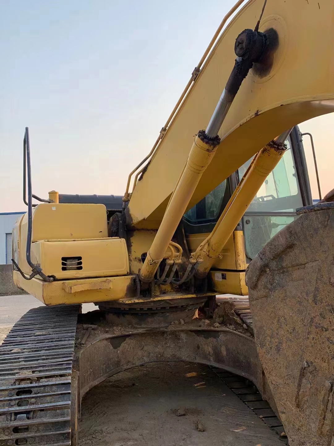 Komatsu used pc200-8 excavator crawler moving digger price, MACHMALL